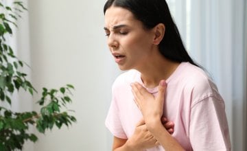 postoji snažna povezanost između bolesti štitnjače i fibrilacije atrija (AFib), poremećaja srčanog ritma koji može ozbiljno utjecati na zdravlje srca