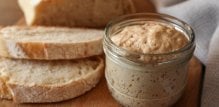 sourdough kruh je bolji izbor od bijelog kruha jer fermentacija stvara prebiotike koji hrane dobre bakterije u crijevima