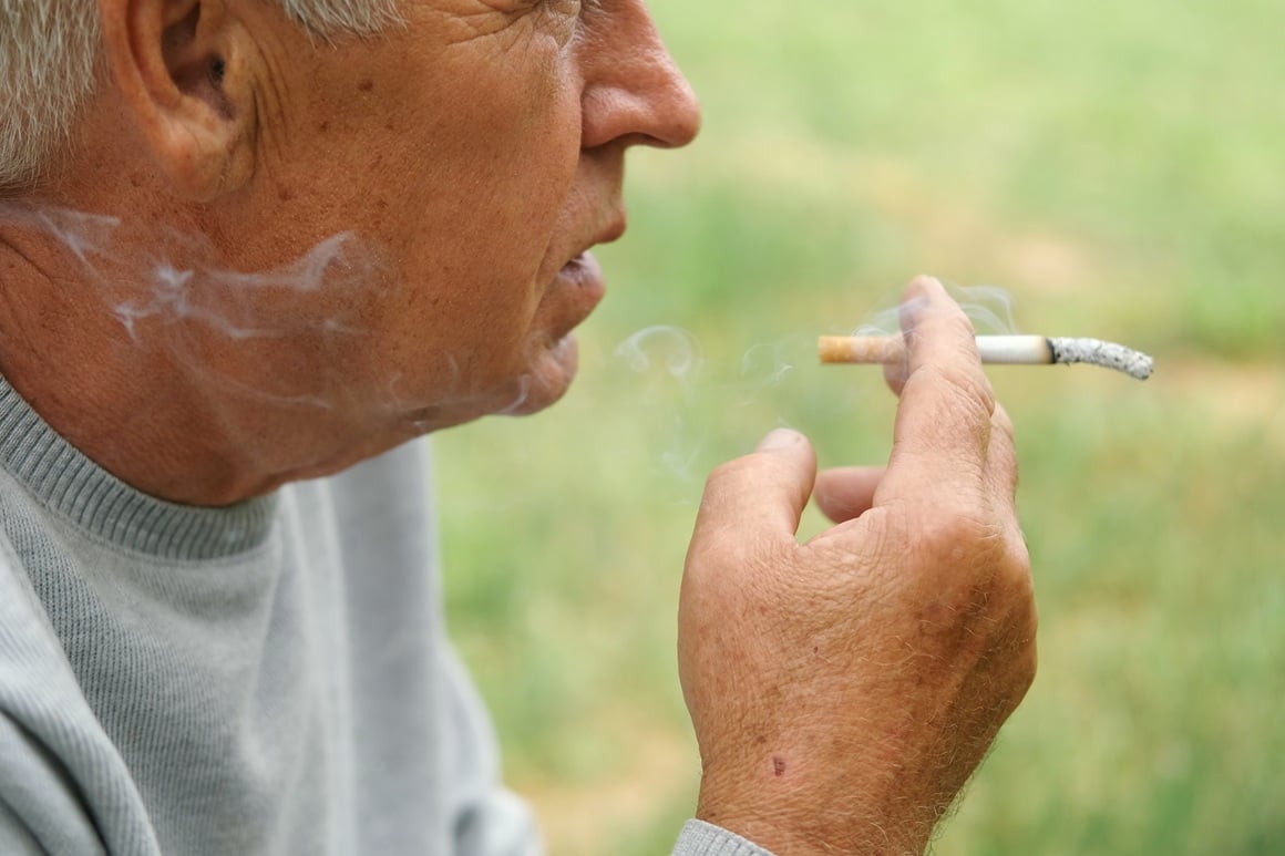 Iako mnogi znaju da pušenje šteti srcu i plućima, devastirajući učinak na kosti često se zanemaruje