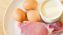 Jaja, meso i mliječni proizvodi mogu pridonijeti povišenom kolesterolu jer sadrže zasićene masnoće