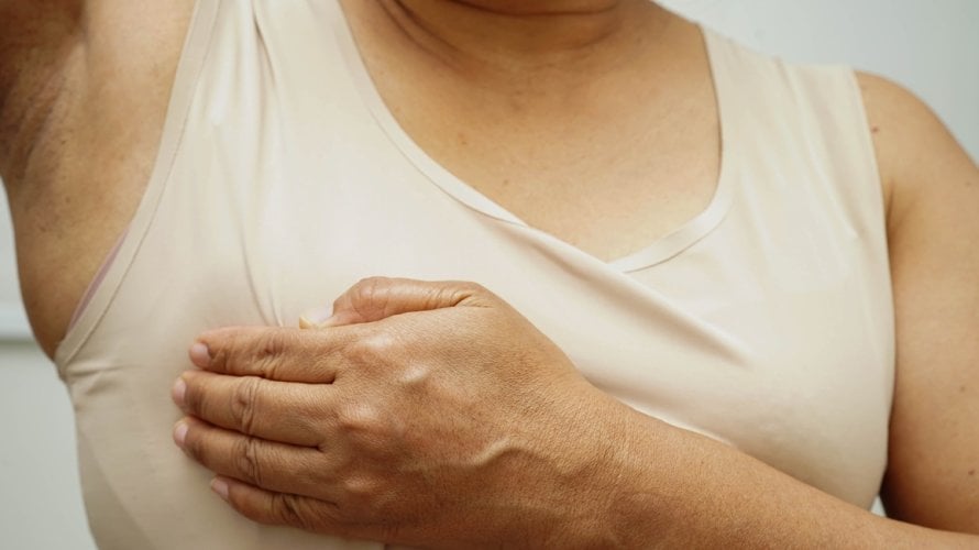 Lobularni karcinom dojke može zahvatiti svaku ženu, ali neke skupine su posebno izložene