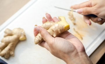 Od davnina se đumbir koristi ne samo u kuhinji, već i u narodnoj medicini zbog svojih snažnih protuupalnih i ljekovitih svojstava