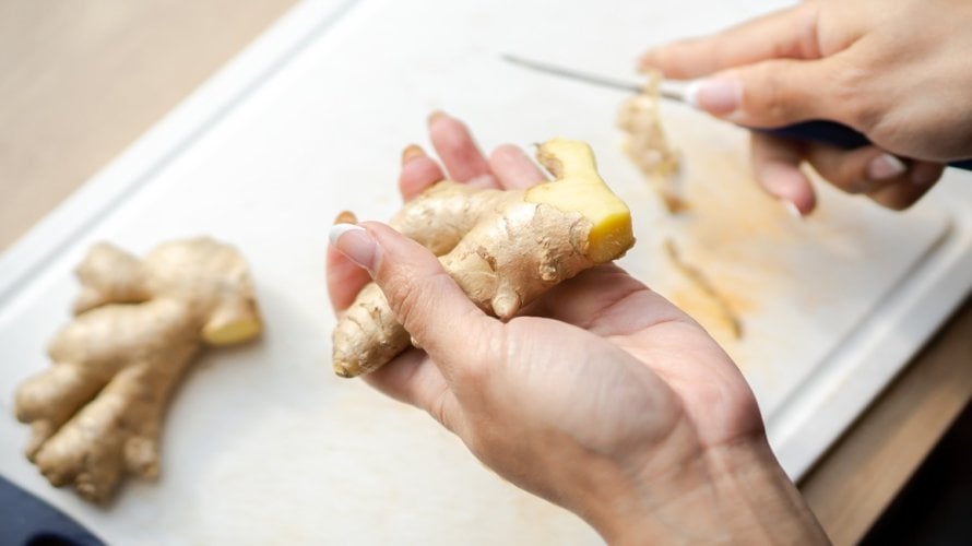 Od davnina se đumbir koristi ne samo u kuhinji, već i u narodnoj medicini zbog svojih snažnih protuupalnih i ljekovitih svojstava