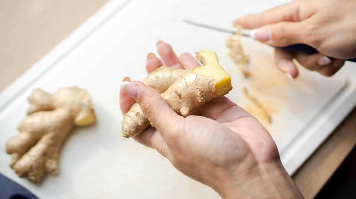 Od davnina se đumbir koristi ne samo u kuhinji, već i u narodnoj medicini zbog svojih snažnih protuupalnih i ljekovitih svojstava