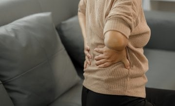 Osteoporoza je stanje u kojem kosti postaju lomljive i podložnije prijelomima