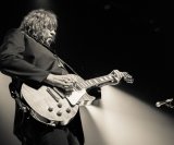 Poznati gitarist Ace Frehley, suosnivač legendarne grupe KISS, preminuo je zbog krvarenja u mozgu