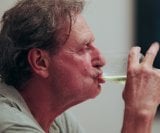 S godinama aktivnost enzima koji razgrađuje alkohol, poput dehidrogenaze, opada
