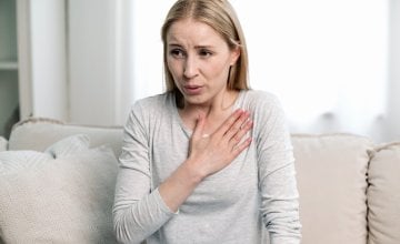 Tahikardija se može javiti zbog stresa, tjeskobe, anemije (niskih razina željeza u krvi), dehidracije, infekcije ili srčanih stanja poput zatajenja srca i infarkta