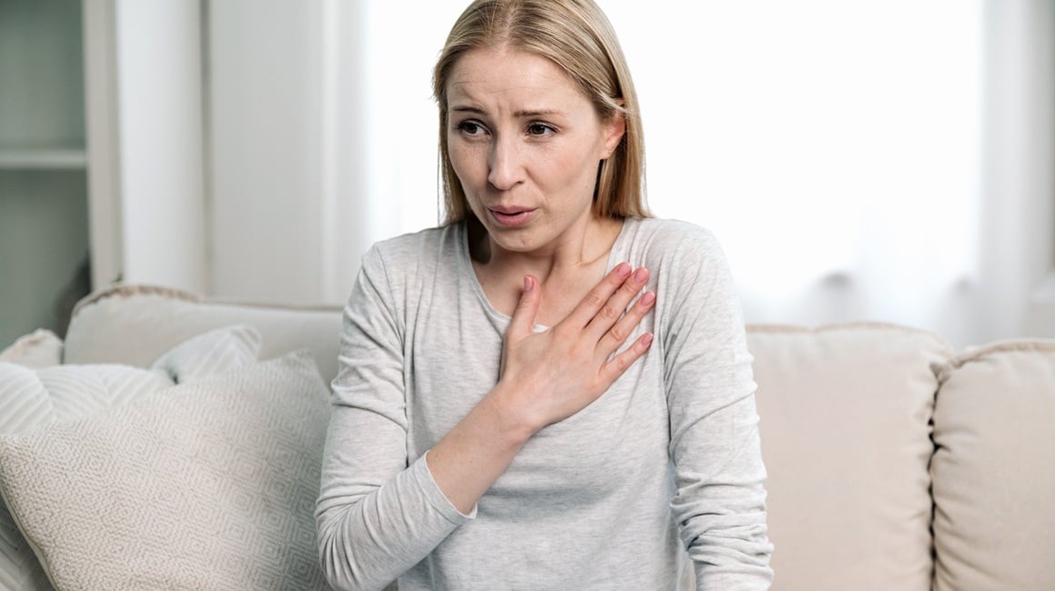 Tahikardija se može javiti zbog stresa, tjeskobe, anemije (niskih razina željeza u krvi), dehidracije, infekcije ili srčanih stanja poput zatajenja srca i infarkta