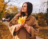 Ujesen, kada dominira vata doša, adaptogeni pomažu u uzemljenju, stabilizaciji i hranjenju iscrpljenih tkiva