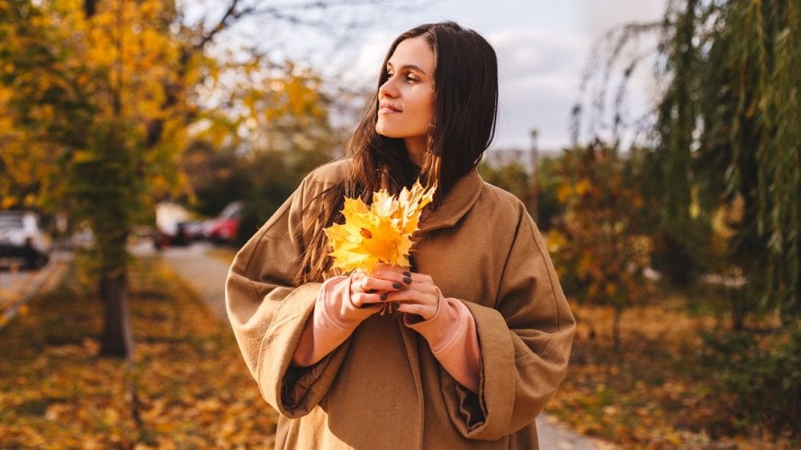 Ujesen, kada dominira vata doša, adaptogeni pomažu u uzemljenju, stabilizaciji i hranjenju iscrpljenih tkiva