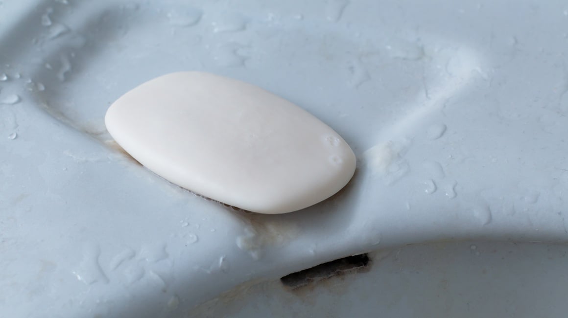 Znanstvena istraživanja pokazala su da bakterije mogu ostati na površini sapuna i nakon što ga koristite