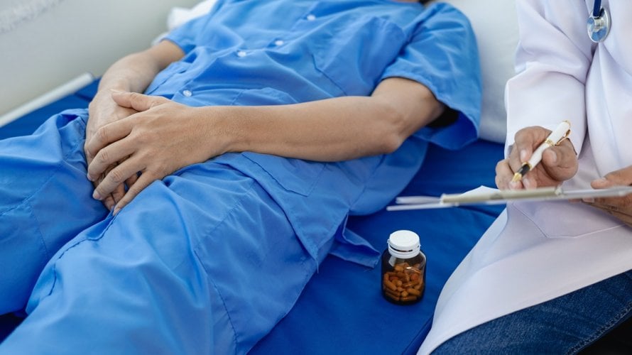 kombinacija lijekova enzalutamid i leuprolid smanjuje rizik od smrti kod muškaraca s uznapredovalim rakom prostate za 40 % tijekom osam godina