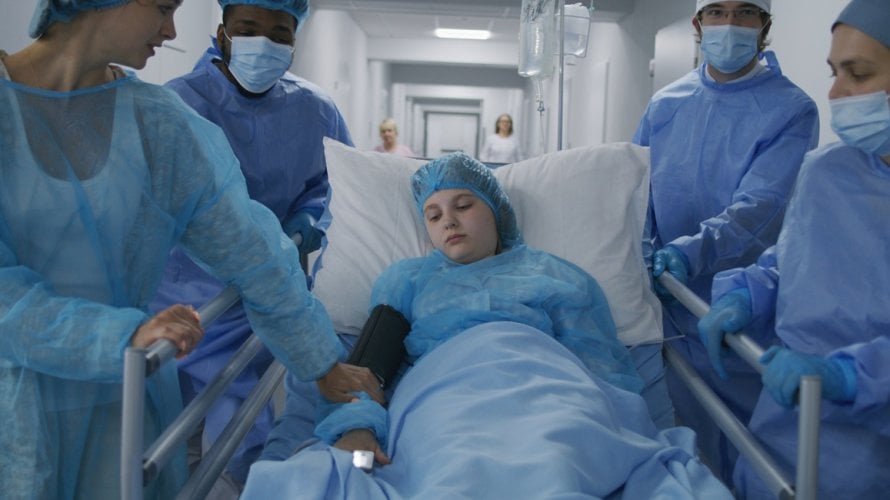 većina djece prije operacije puno dulje ne smije piti tekućinu nego što preporučuju smjernice