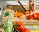 većina stručnjaka preporučuje najmanje tri porcije povrća dnevno
