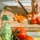 većina stručnjaka preporučuje najmanje tri porcije povrća dnevno