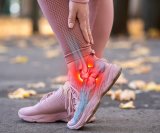 Ahilova tetiva spaja mišiće stražnje lože potkoljenice - gastrocnemius i soleus - s petnom kosti