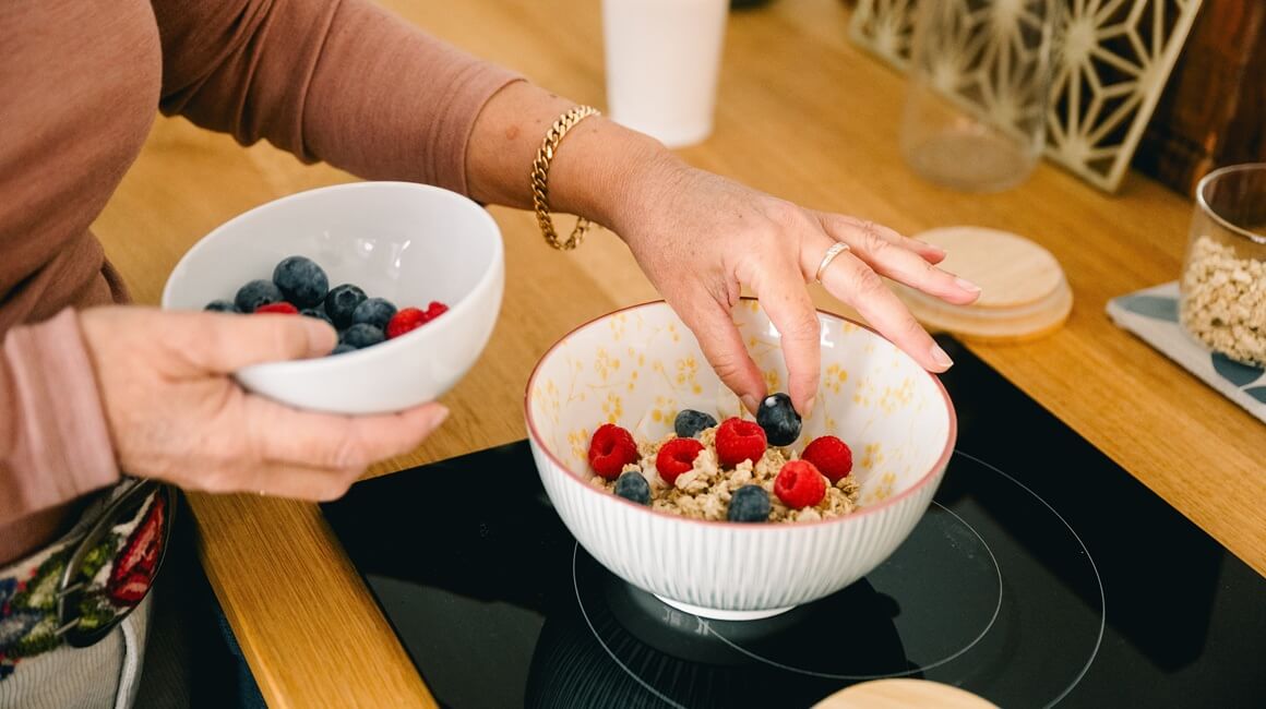 Borovnice, kupine, jagode, maline - sve su bogate antioksidansima koji pomažu u smanjenju upala i podržavaju zdravo starenje