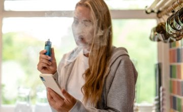 Iako e-cigarete ne sadrže katran i ugljikov monoksid kao klasične cigarete, to ne znači da su bez rizika