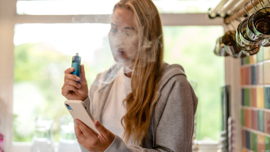 Iako e-cigarete ne sadrže katran i ugljikov monoksid kao klasične cigarete, to ne znači da su bez rizika