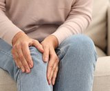 Iako nas zlatna jesen svojom ljepotom mami u prirodu, sa sobom redovito donosi i neželjenog pratioca - pogoršanje bolova u zglobovima