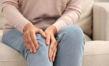 Iako nas zlatna jesen svojom ljepotom mami u prirodu, sa sobom redovito donosi i neželjenog pratioca - pogoršanje bolova u zglobovima