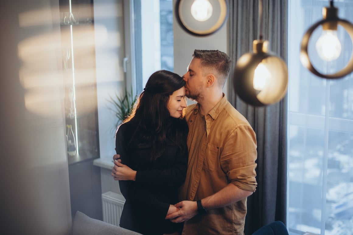 Istraživanja pokazuju da već 20 sekundi zagrljaja smanjuje razinu kortizola i potiče lučenje oksitocina