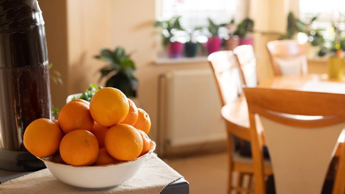 Jedna naranča sadrži oko 82 mg vitamina C i oko 3,7 g vlakana