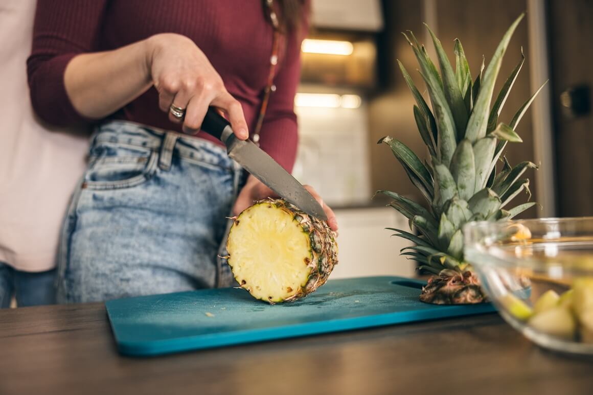 Jedna šalica svježeg ananasa sadrži oko 79 mg vitamina C