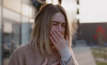 Kod osoba s astmom disanje hladnog i suhog zraka može izazvati stezanje dišnih putova, poznato kao bronhokonstrikcija