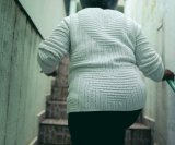 Mnogi ljudi osjećaju slabost u koljenima kada se penju po stepenicama