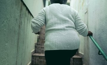 Mnogi ljudi osjećaju slabost u koljenima kada se penju po stepenicama