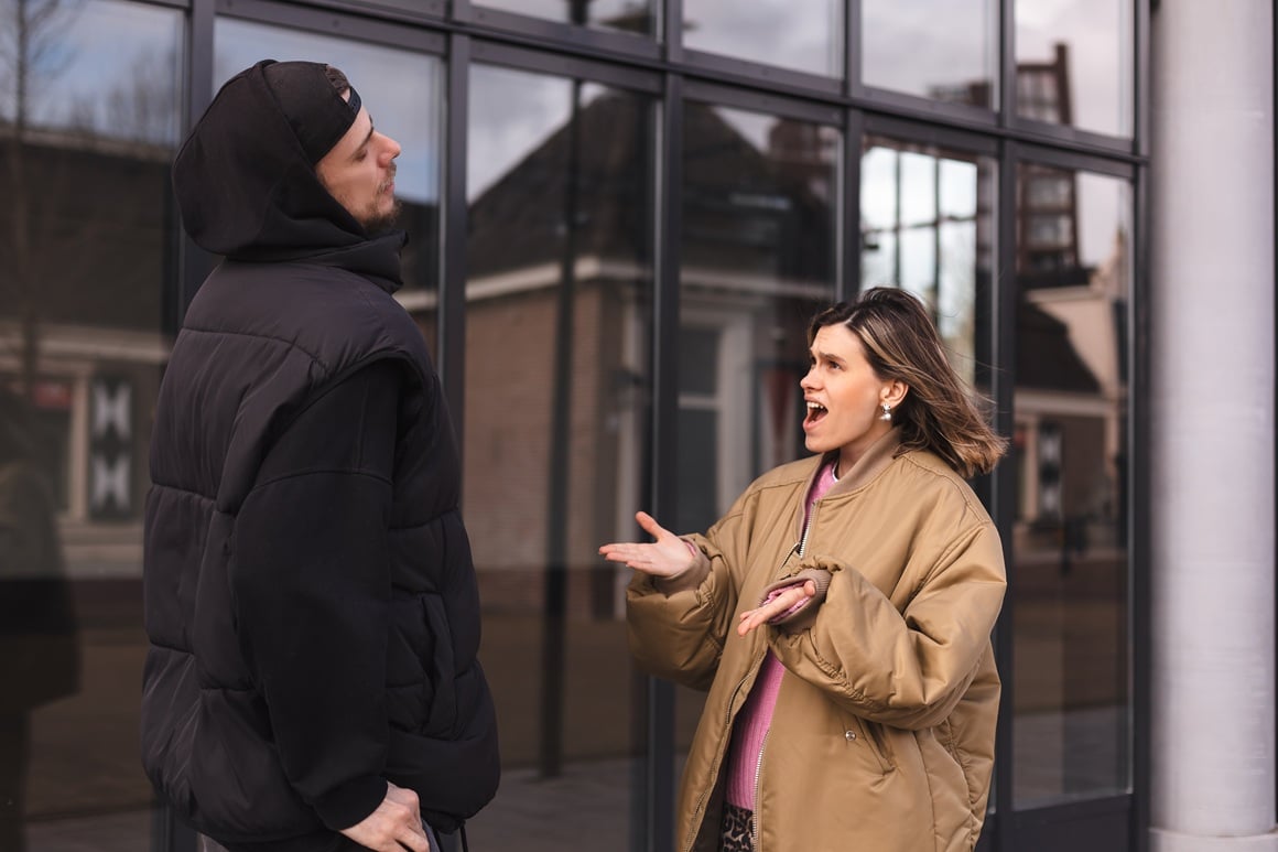 Osobe s anksioznim stilom vezivanja često se privlače partnerima koji održavaju distancu