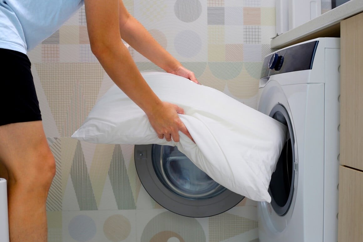 Perite jastuke u vrućoj vodi svaka 3 – 6 mjeseci da biste uklonili bakterije i održali ih svježima