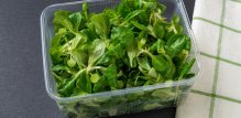 Salata, špinat i kelj često dolaze u zatvorenim plastičnim pakiranjima, ali nakon otvaranja plastika više ne pruža optimalne uvjete
