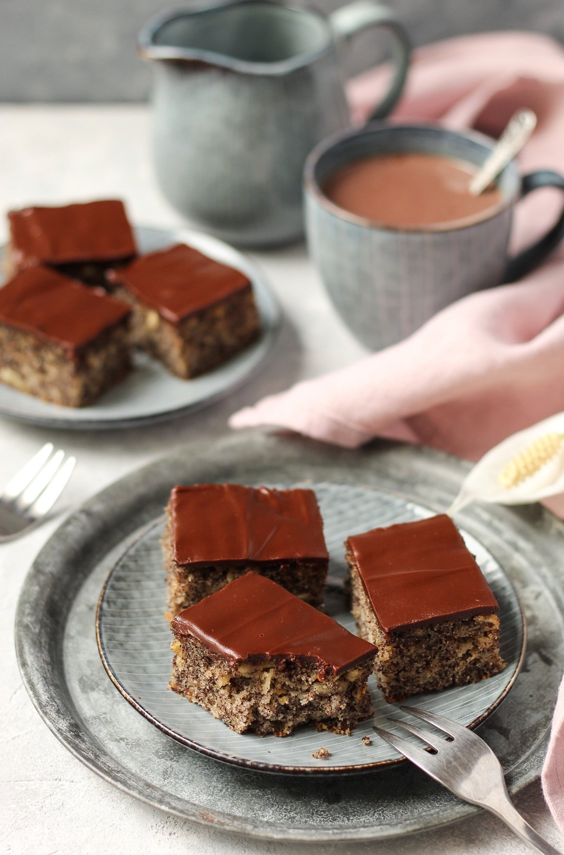 Sočni kolač od maka i jabuka