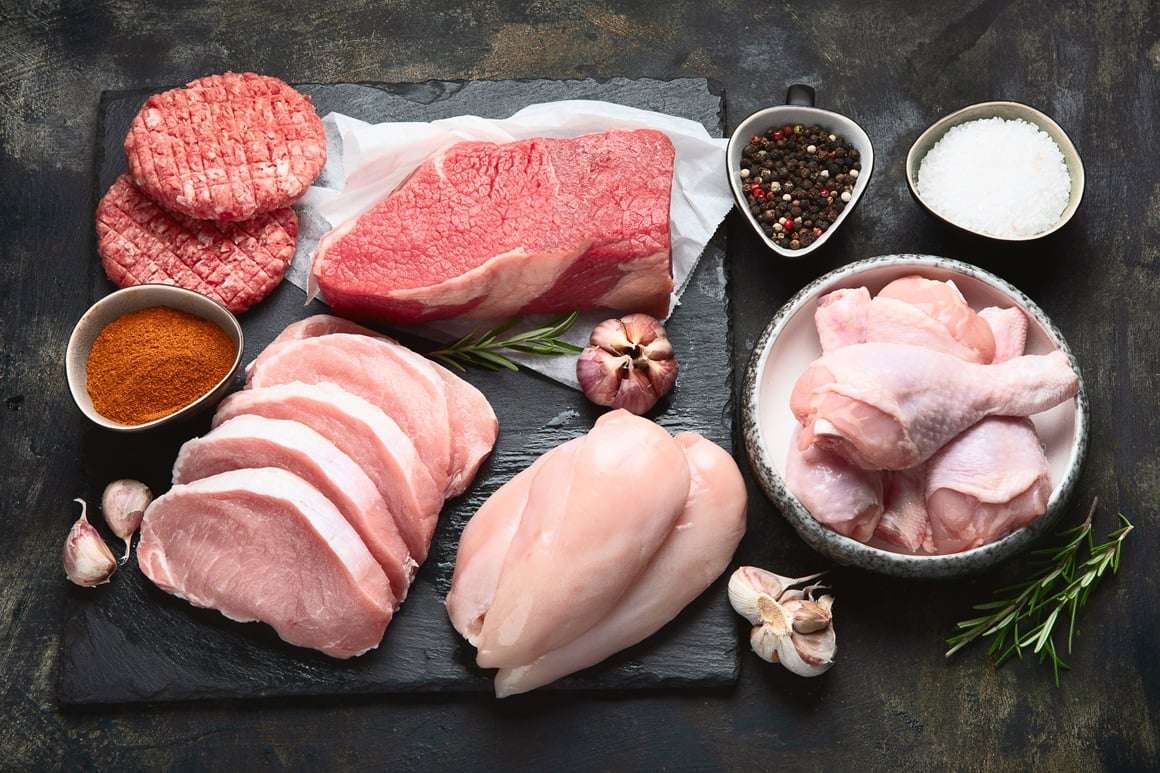 Što se tiče proteina, pileće meso često zauzima prvo mjesto, no većina vrsta mesa sadrži slične količine proteina