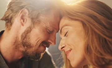 Umjesto da čekate posebne prilike, dovoljno je izdvojiti 60 sekundi u kojima ćete partneru pokloniti potpunu pažnju