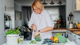 brokula obiluje sulforafanom, bioaktivnim spojem koji se povezuje s manjim rizikom od kroničnih bolesti poput raka, dijabetesa i bolesti srca