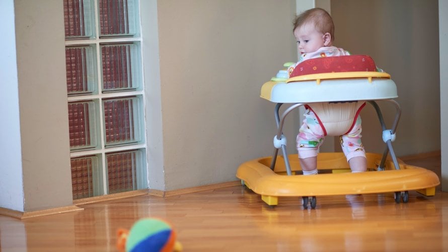 hodalice omogućuju bebama da dođu do opasnih predmeta koje roditelji inače drže izvan dosega