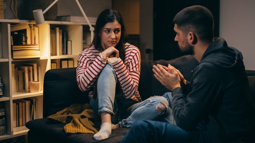 osoba koja je odrasla uz roditelja koji nije zadovoljavao emocionalne potrebe može nesvjesno birati partnere koji ponavljaju isti obrazac