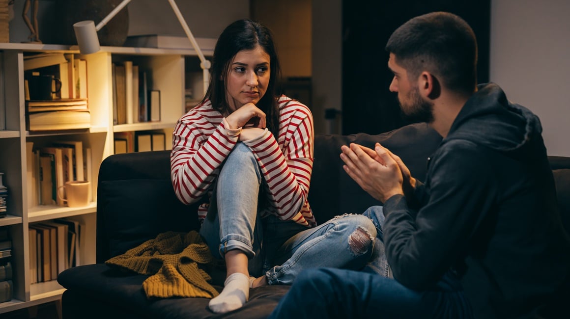 osoba koja je odrasla uz roditelja koji nije zadovoljavao emocionalne potrebe može nesvjesno birati partnere koji ponavljaju isti obrazac