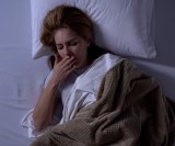 osobe koje spavaju na lijevom boku imaju manje epizoda refluksa i rjeđe osjećaju neugodan žar u prsima