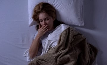 osobe koje spavaju na lijevom boku imaju manje epizoda refluksa i rjeđe osjećaju neugodan žar u prsima