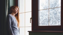 Ako živite s poremećajem pažnje i hiperaktivnosti (ADHD), tamniji i hladniji dio godine može donijeti osjećaj usporenosti, bezvoljnosti ili tuge