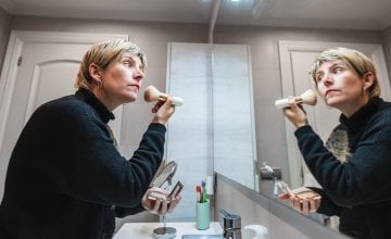 Američka Agencija za hranu i lijekove (FDA) povukla je prijedlog prema kojem bi proizvođači kozmetike morali testirati proizvode s talkom na prisutnost azbesta