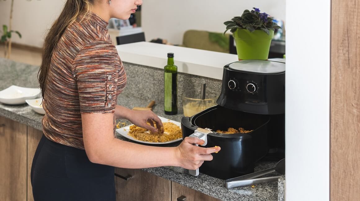 Friteza na vrući zrak (air fryer) postala je nezamjenjiv kuhinjski uređaj za sve koji žele brzu, hrskavu i zdraviju hranu