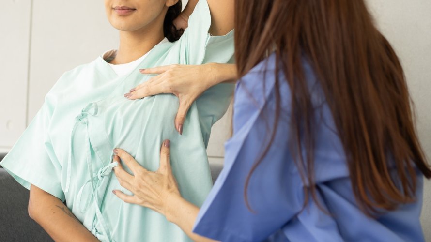 Grudi se mijenjaju s godinama – znate li koje promjene su normalne, a koje nisu