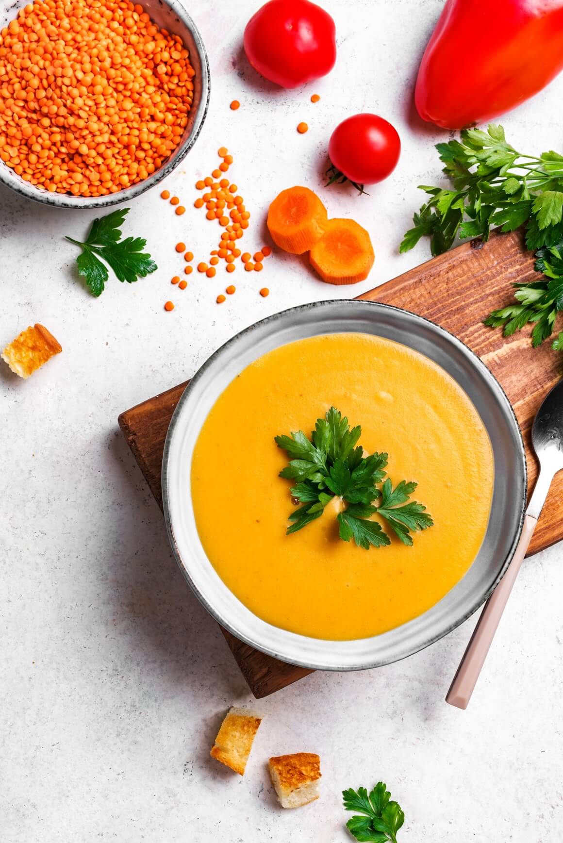 Gusta juha od crvene leće s đumbirom i kurkumom