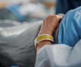 Komplikacije poput dehidracije, delirija, pothranjenosti ili padova nakon operacije mogu značajno povećati rizik od dugotrajnog oporavka ili čak smrtnog ishoda kod starijih osoba